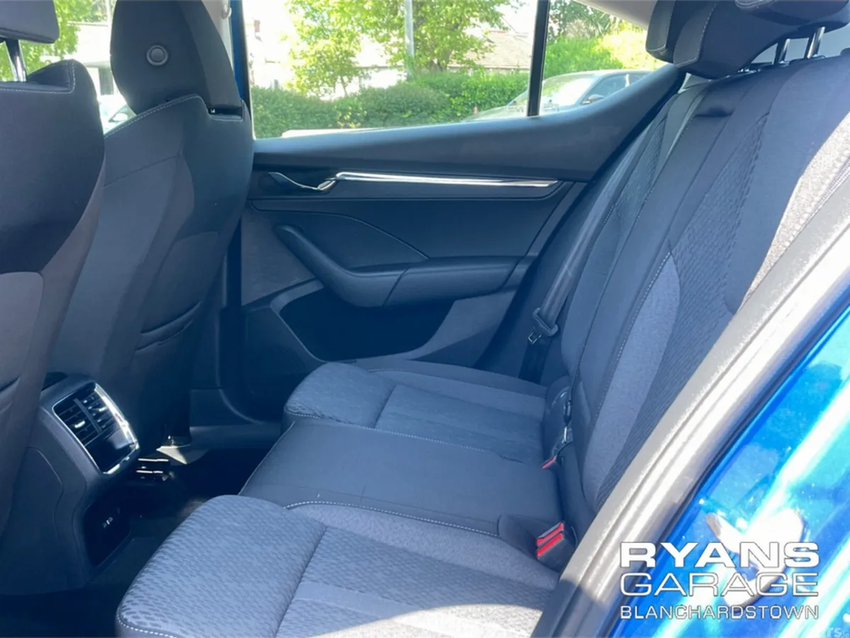 Skoda Octavia Saloon, Diesel, 2022, Blue