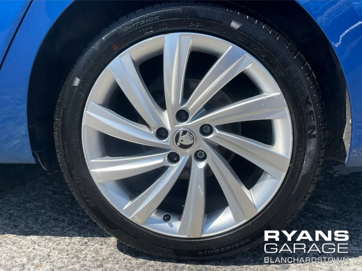 Skoda Octavia Saloon, Diesel, 2022, Blue
