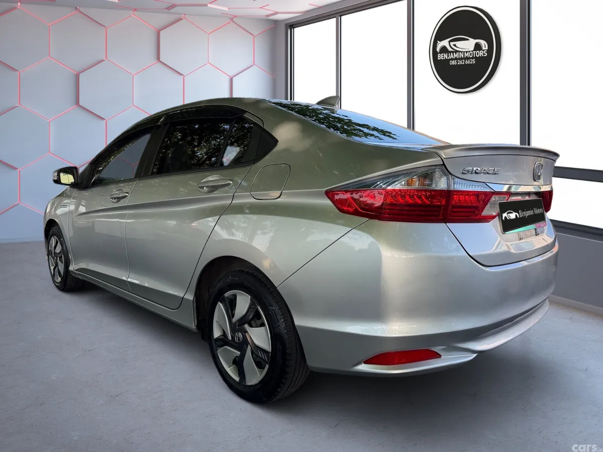 Honda Grace Saloon, Petrol Hybrid, 2016, Silver