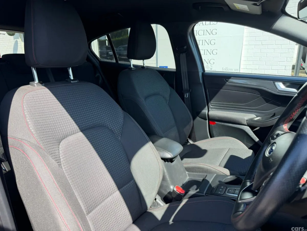Ford Focus Hatchback, Diesel, 2020, Blue