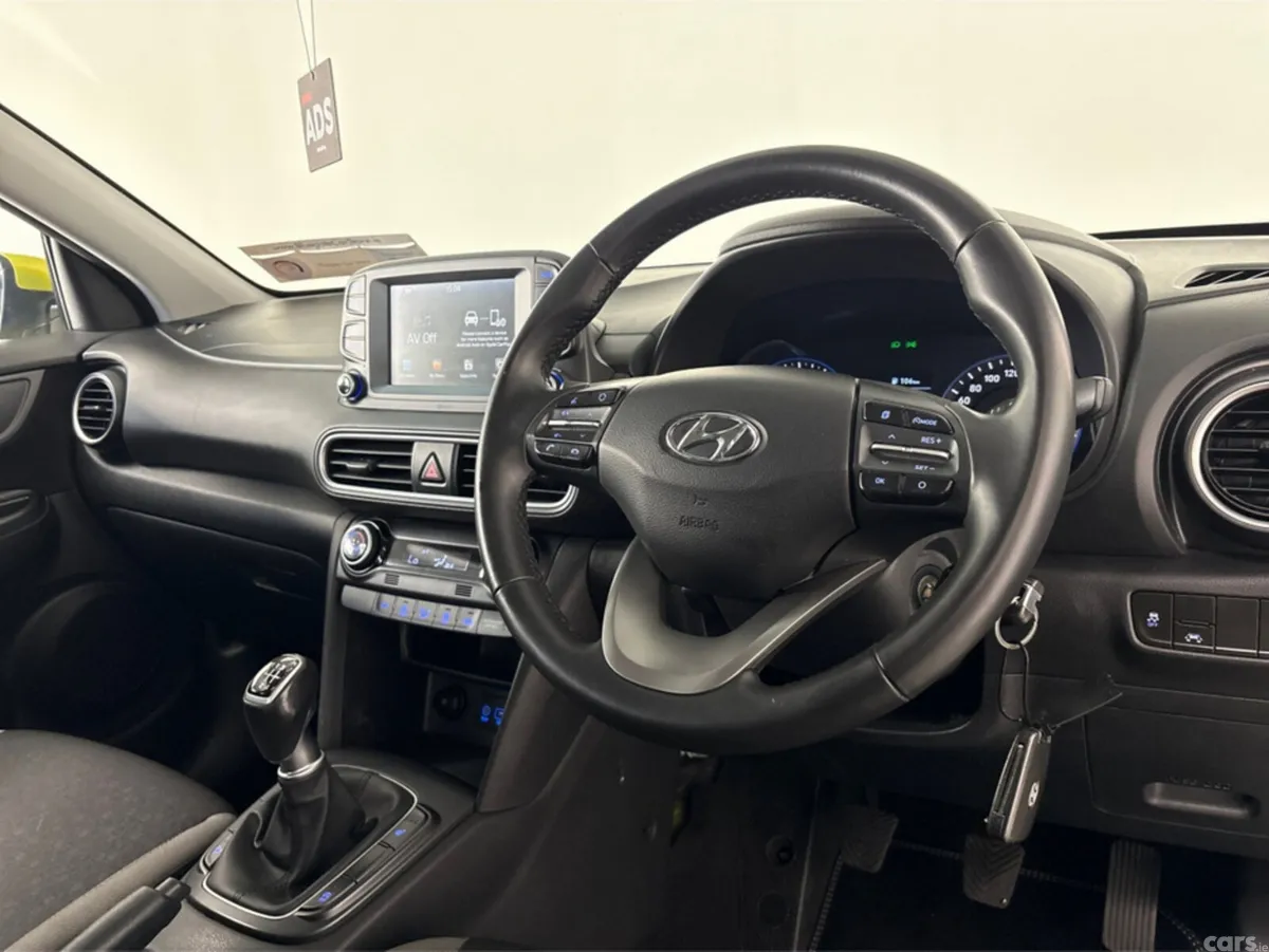 Hyundai KONA MPV, Petrol, 2019, Green