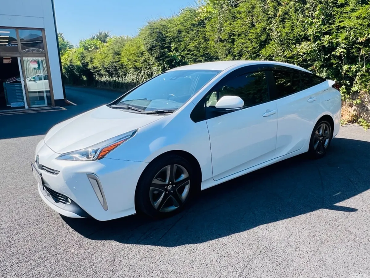 Toyota Prius Saloon, Petrol Hybrid, 2020, White