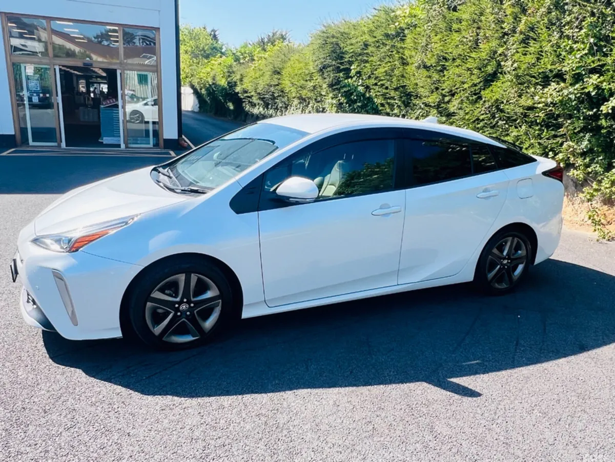 Toyota Prius Saloon, Petrol Hybrid, 2020, White