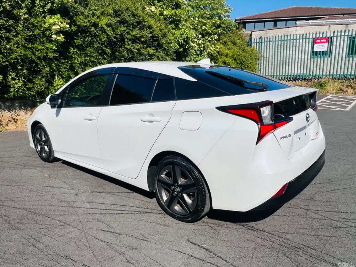 Toyota Prius Saloon, Petrol Hybrid, 2020, White