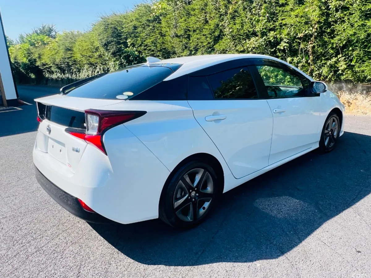 Toyota Prius Saloon, Petrol Hybrid, 2020, White