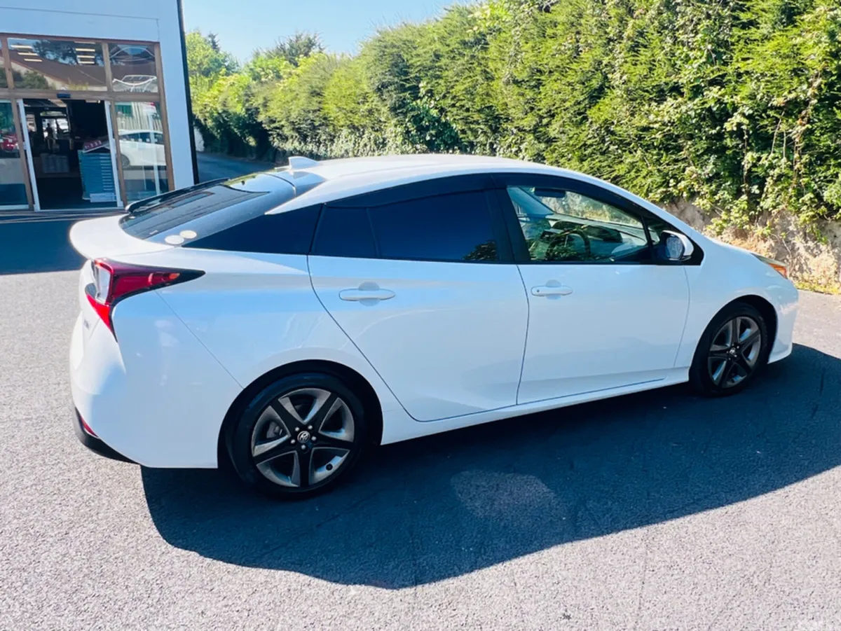 Toyota Prius Saloon, Petrol Hybrid, 2020, White