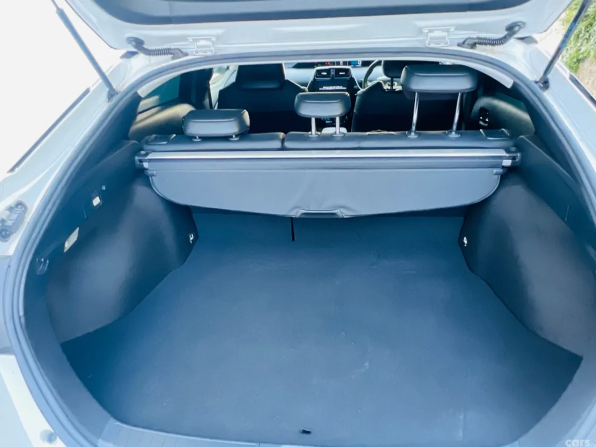 Toyota Prius Saloon, Petrol Hybrid, 2020, White
