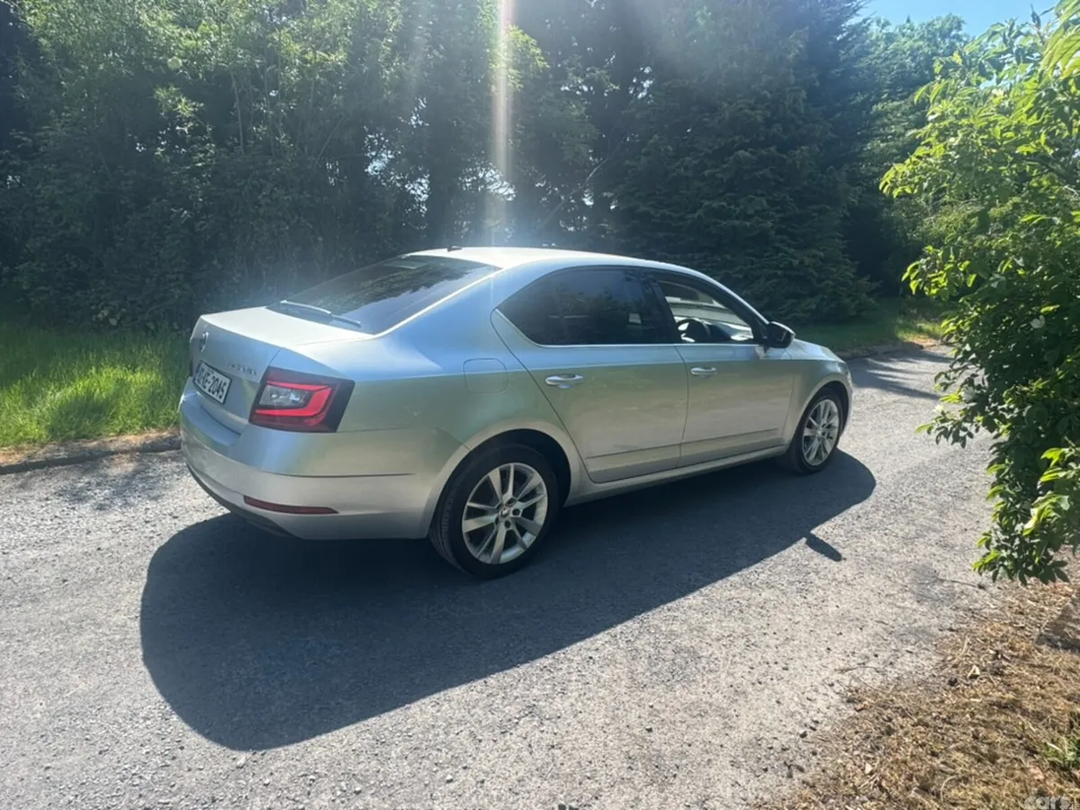 Skoda Octavia Saloon, Diesel, 2018, Grey