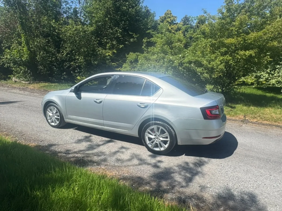 Skoda Octavia Saloon, Diesel, 2018, Grey