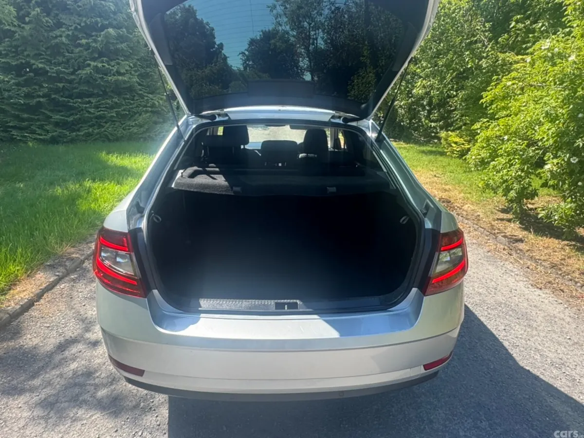 Skoda Octavia Saloon, Diesel, 2018, Grey