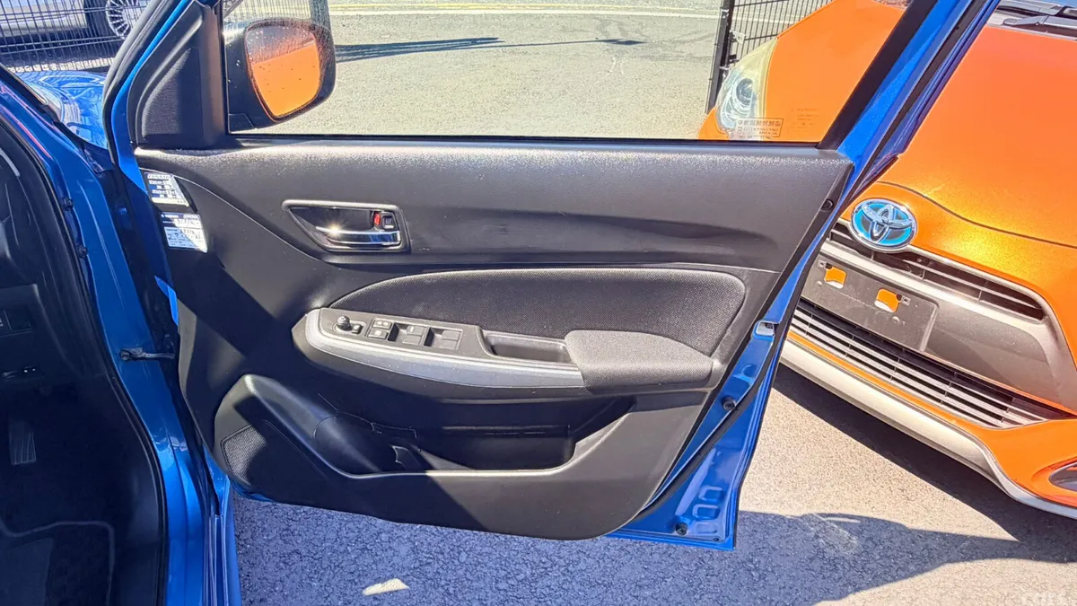 Suzuki Swift Hatchback, Petrol, 2017, Blue