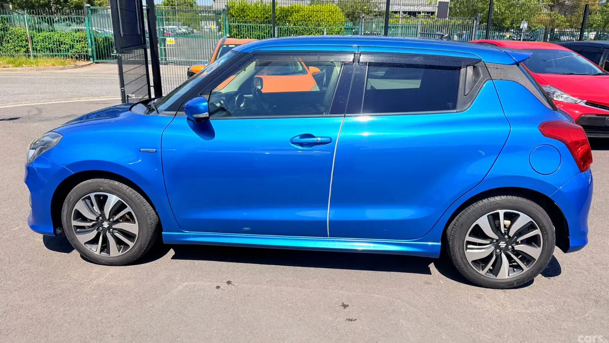 Suzuki Swift Hatchback, Petrol, 2017, Blue