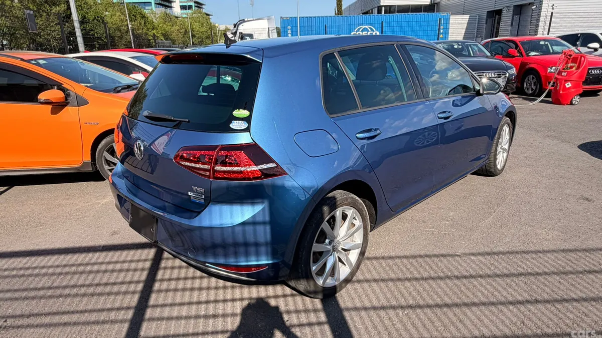 Volkswagen Golf Hatchback, Petrol, 2017, Blue