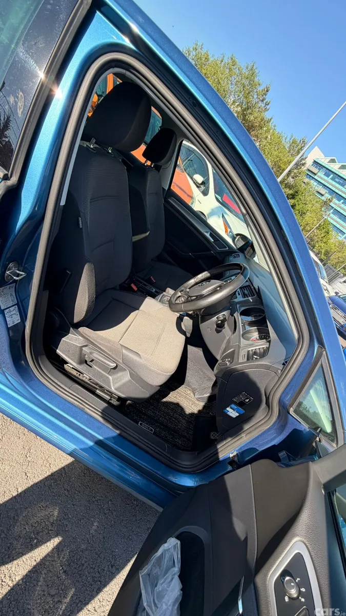 Volkswagen Golf Hatchback, Petrol, 2017, Blue