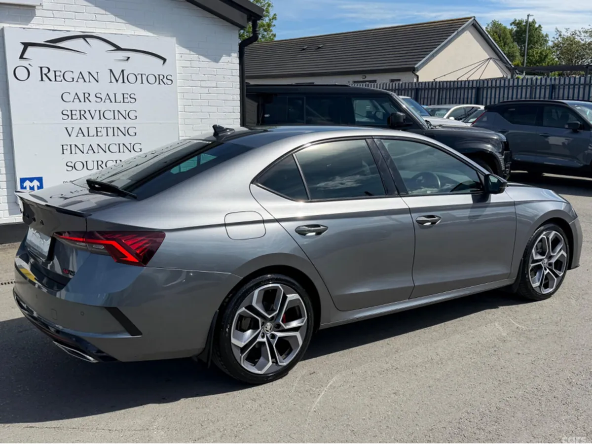 Skoda Octavia Hatchback, Diesel, 2023, Grey