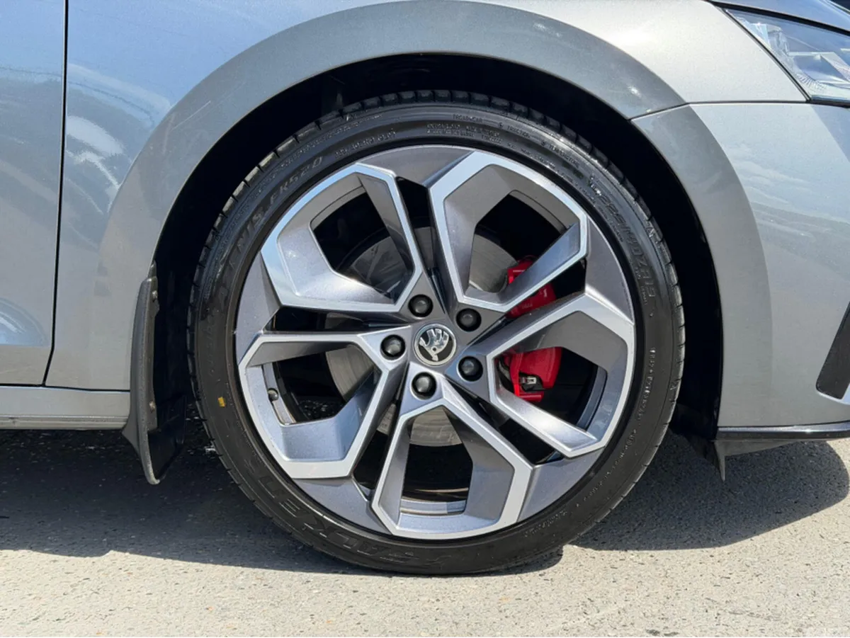 Skoda Octavia Hatchback, Diesel, 2023, Grey