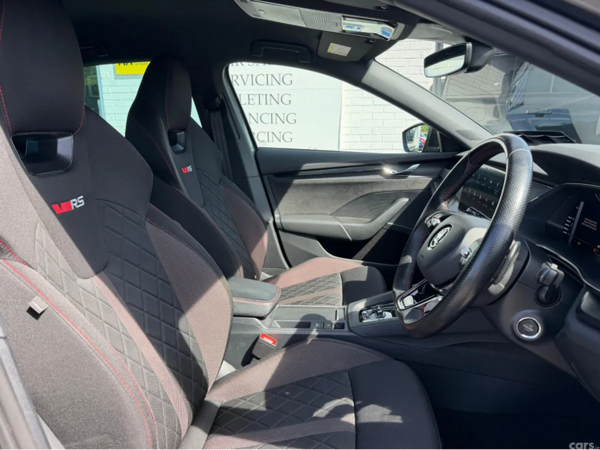 Skoda Octavia Hatchback, Diesel, 2023, Grey