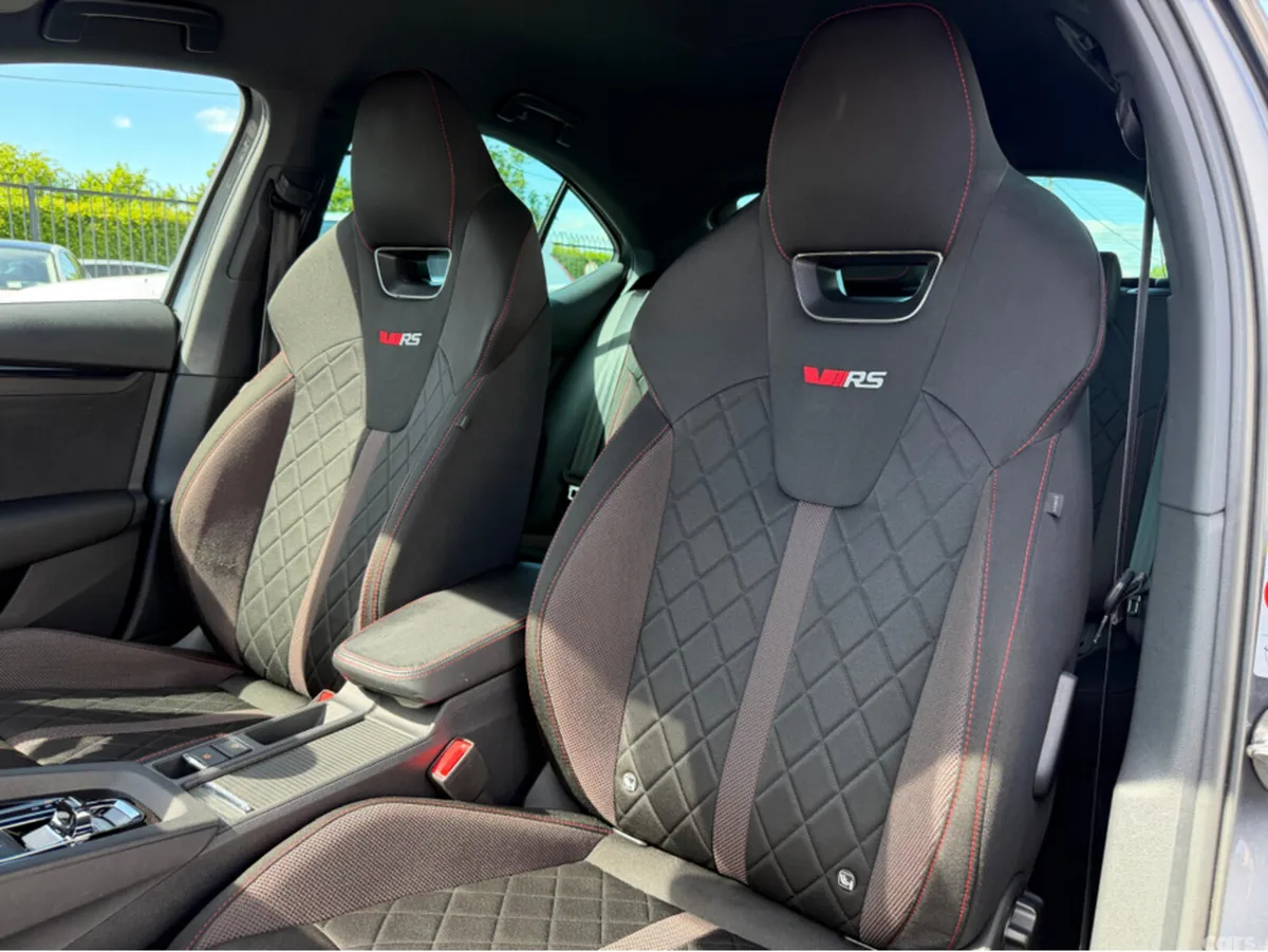 Skoda Octavia Hatchback, Diesel, 2023, Grey
