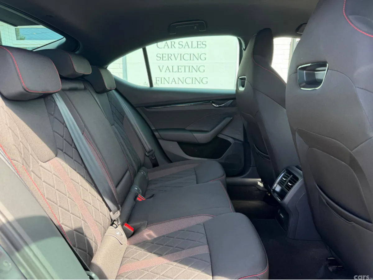 Skoda Octavia Hatchback, Diesel, 2023, Grey