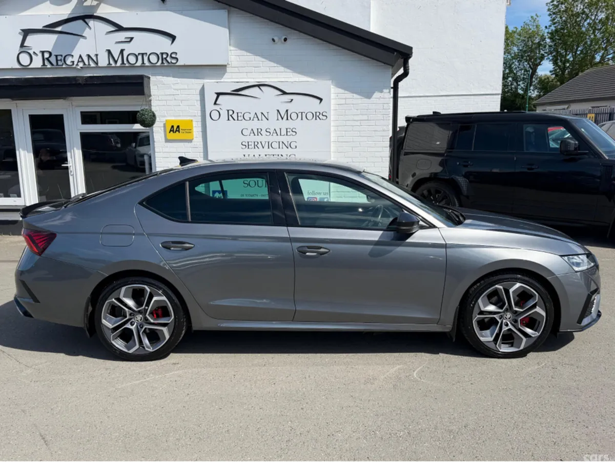Skoda Octavia Hatchback, Diesel, 2023, Grey