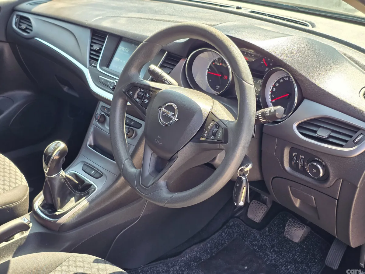 Opel Astra Hatchback, Diesel, 2016, Black