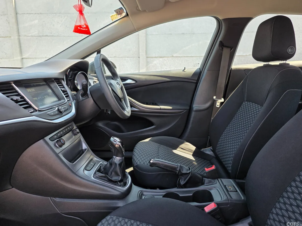 Opel Astra Hatchback, Diesel, 2016, Black