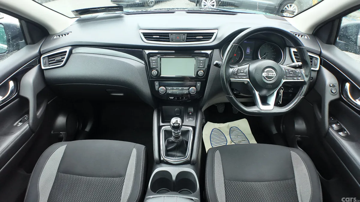 Nissan Qashqai MPV, Diesel, 2019, Black