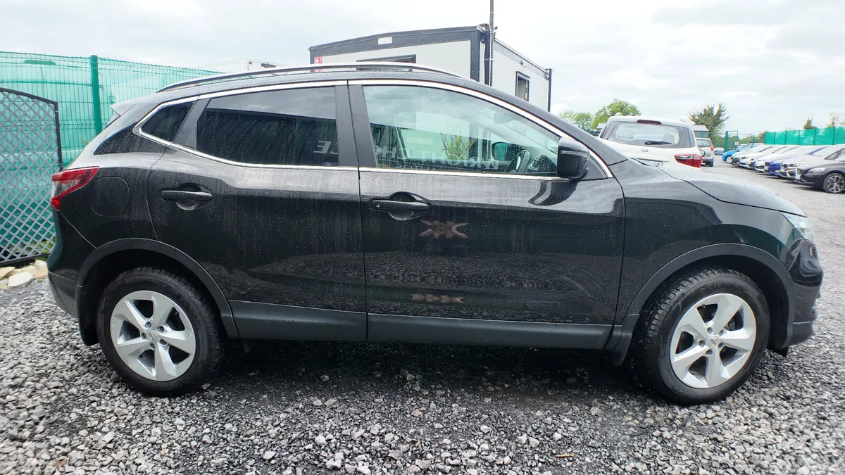Nissan Qashqai MPV, Diesel, 2019, Black