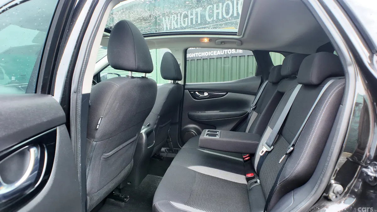 Nissan Qashqai MPV, Diesel, 2019, Black