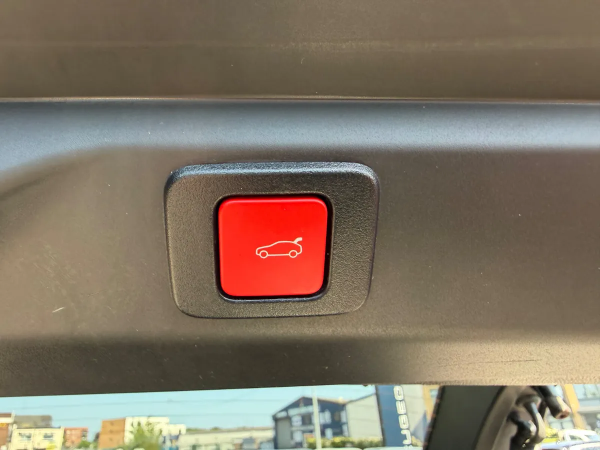 Peugeot 3008 MPV, Petrol Hybrid, 2025, Black