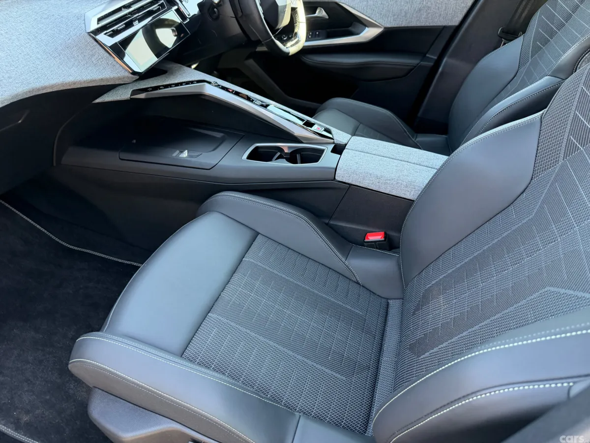 Peugeot 3008 MPV, Petrol Hybrid, 2025, Black