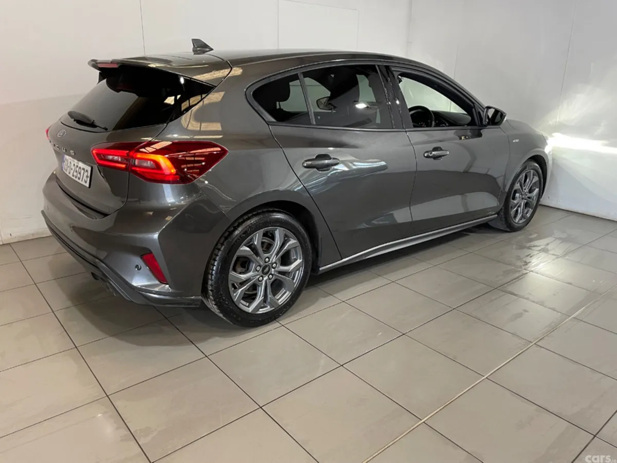 Ford Focus Hatchback, Petrol, 2023, Grey