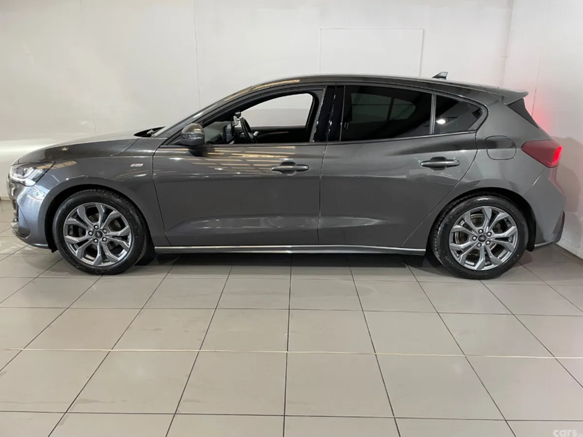 Ford Focus Hatchback, Petrol, 2023, Grey
