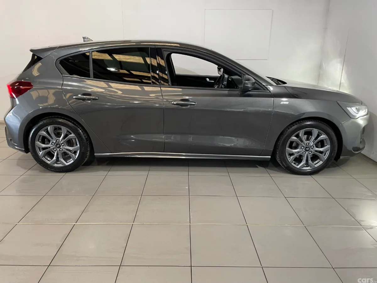 Ford Focus Hatchback, Petrol, 2023, Grey