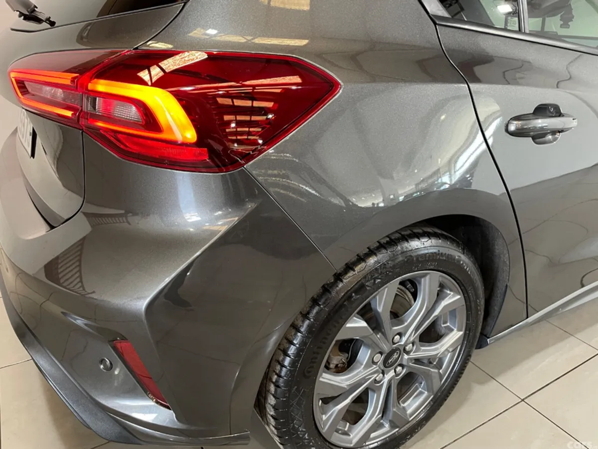 Ford Focus Hatchback, Petrol, 2023, Grey
