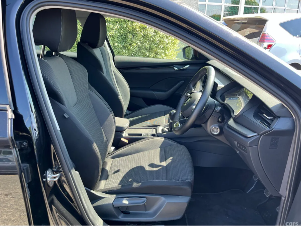 Skoda Octavia Saloon, Diesel, 2024, Black