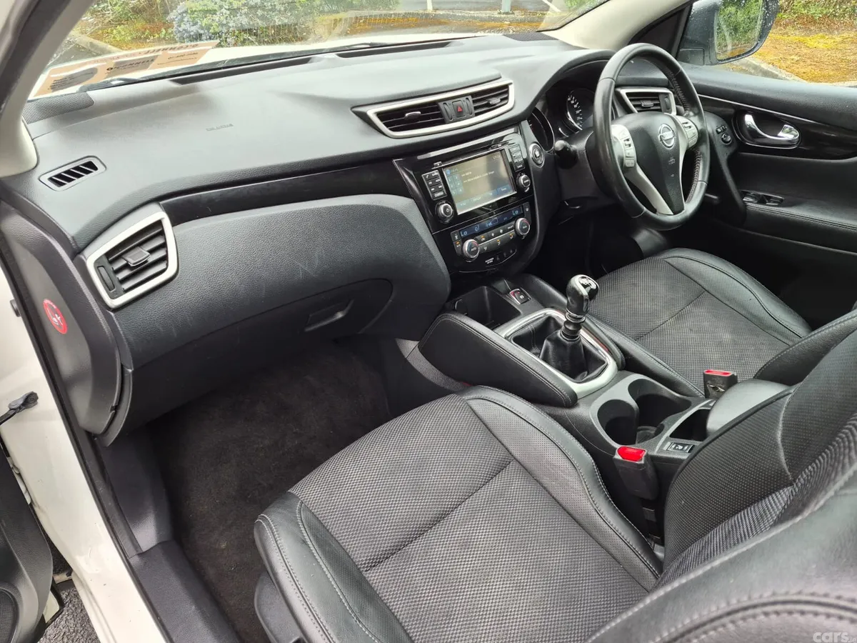 Nissan Qashqai Hatchback, Diesel, 2015, White