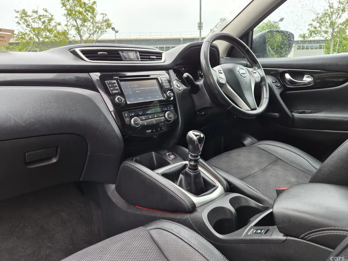 Nissan Qashqai Hatchback, Diesel, 2015, White
