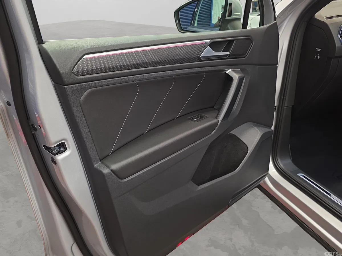 Volkswagen Tiguan SUV, Petrol Plug-in Hybrid, 2023, Grey