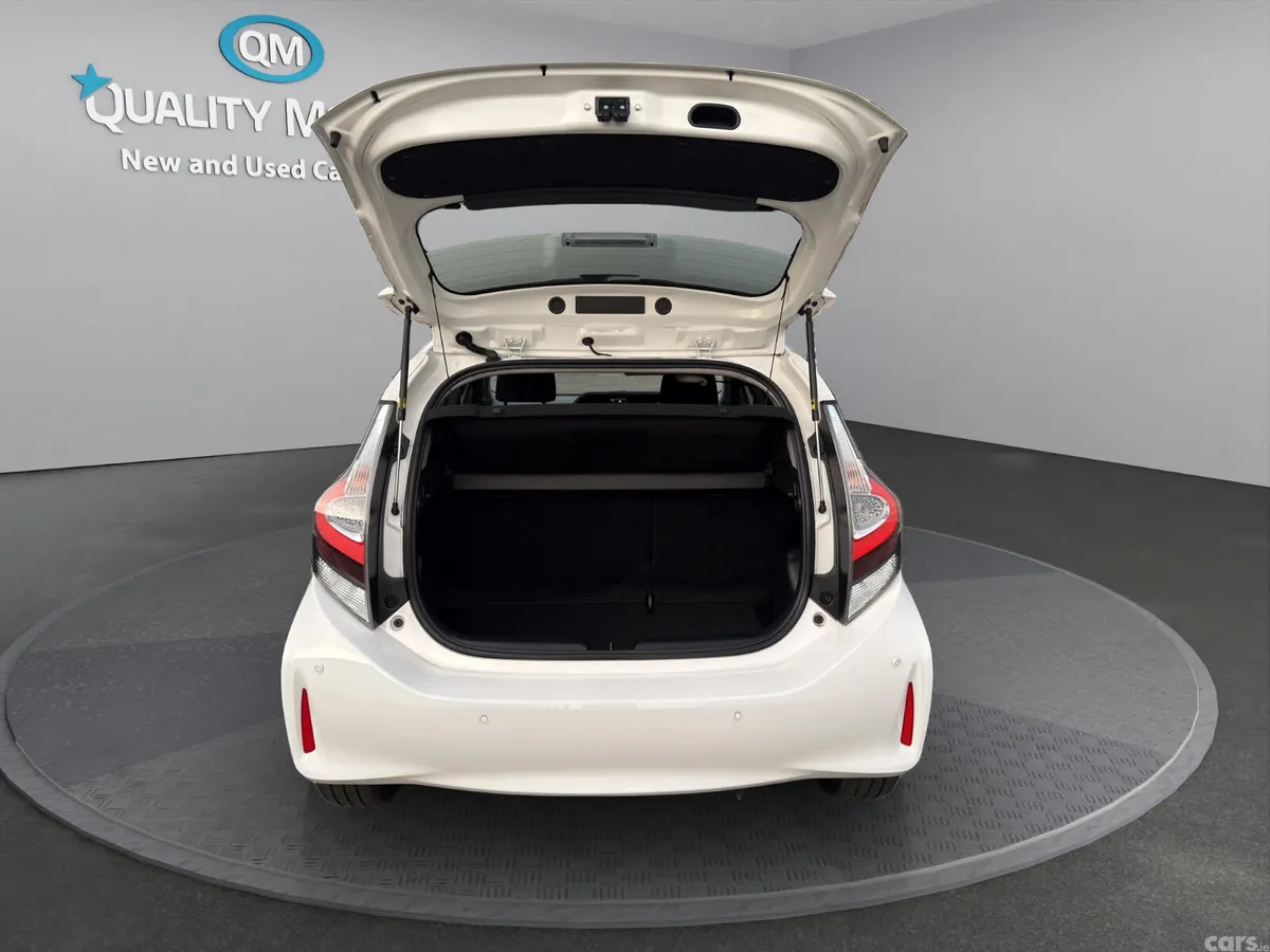 Toyota Aqua Hatchback, Petrol Hybrid, 2020, White