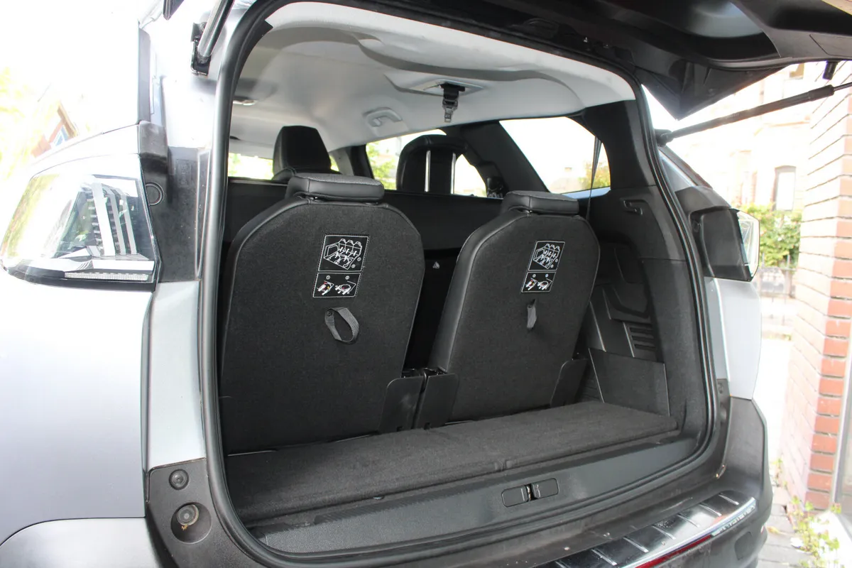Peugeot 5008 MPV, Diesel, 2022, Grey