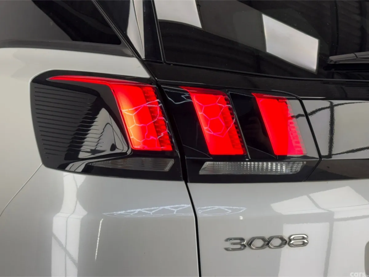 Peugeot 3008 MPV, Diesel, 2023, White
