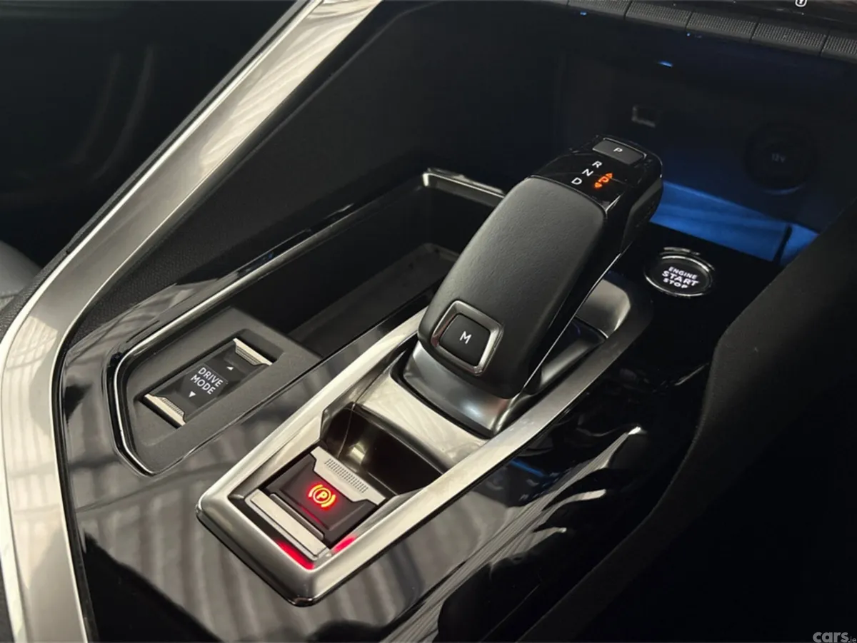 Peugeot 3008 MPV, Diesel, 2023, White