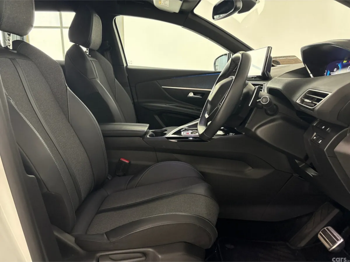 Peugeot 3008 MPV, Diesel, 2023, White