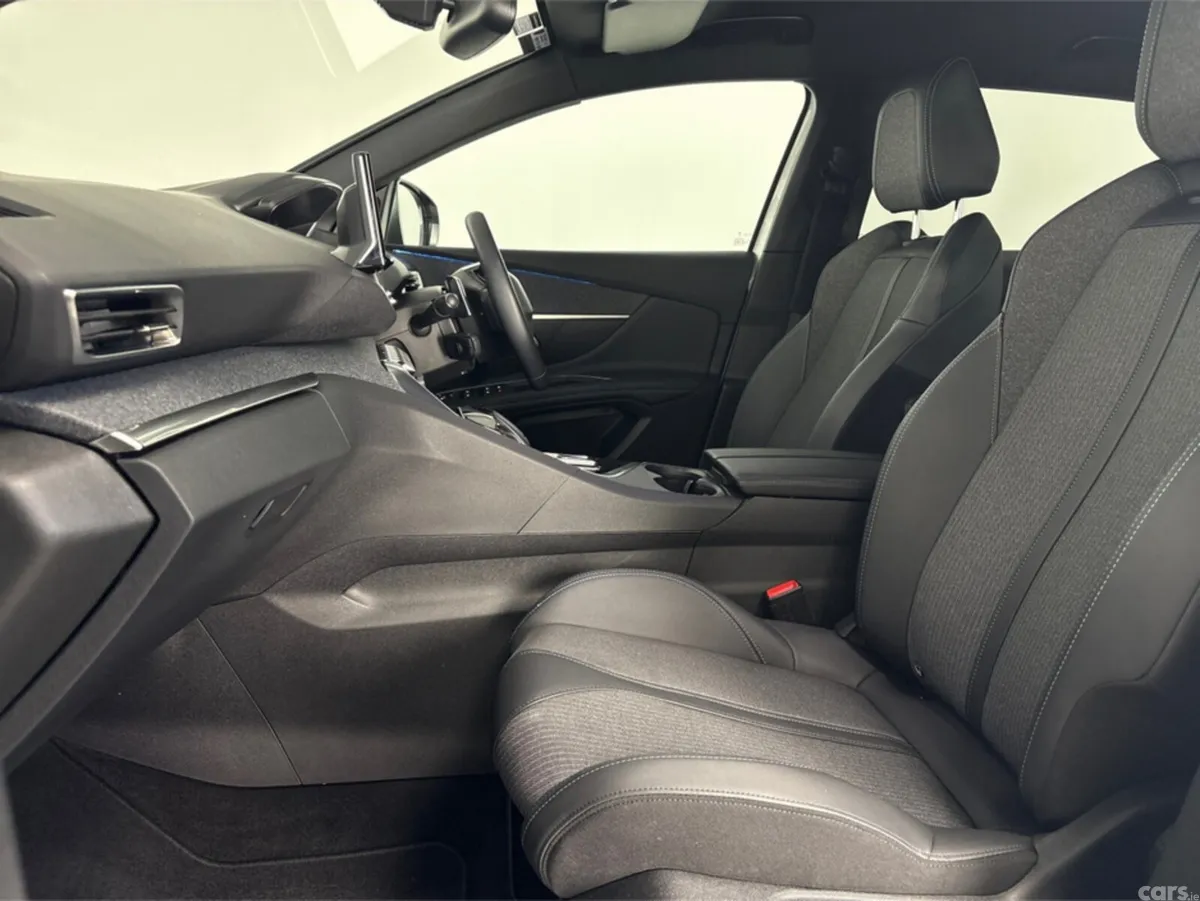 Peugeot 3008 MPV, Diesel, 2023, White