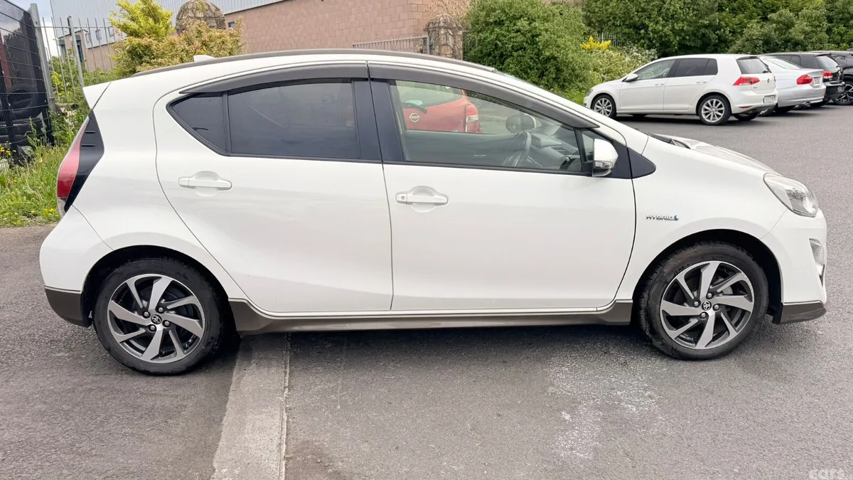 Toyota Aqua Hatchback, Petrol Hybrid, 2015, White