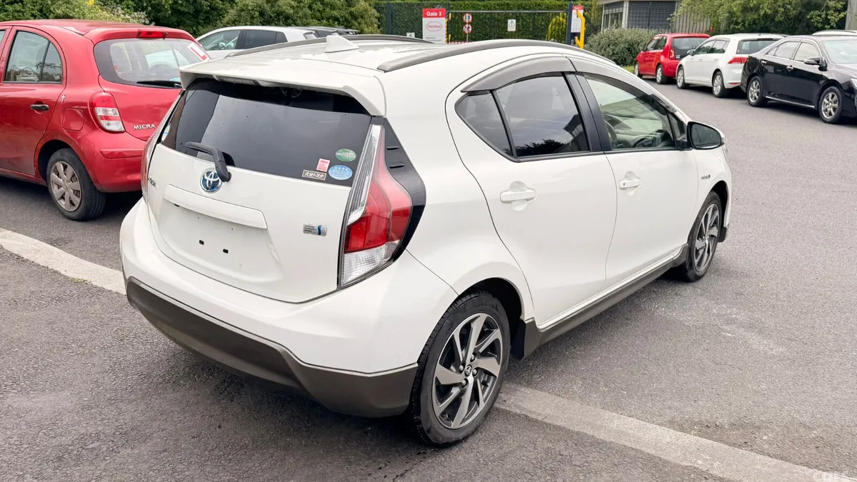 Toyota Aqua Hatchback, Petrol Hybrid, 2015, White