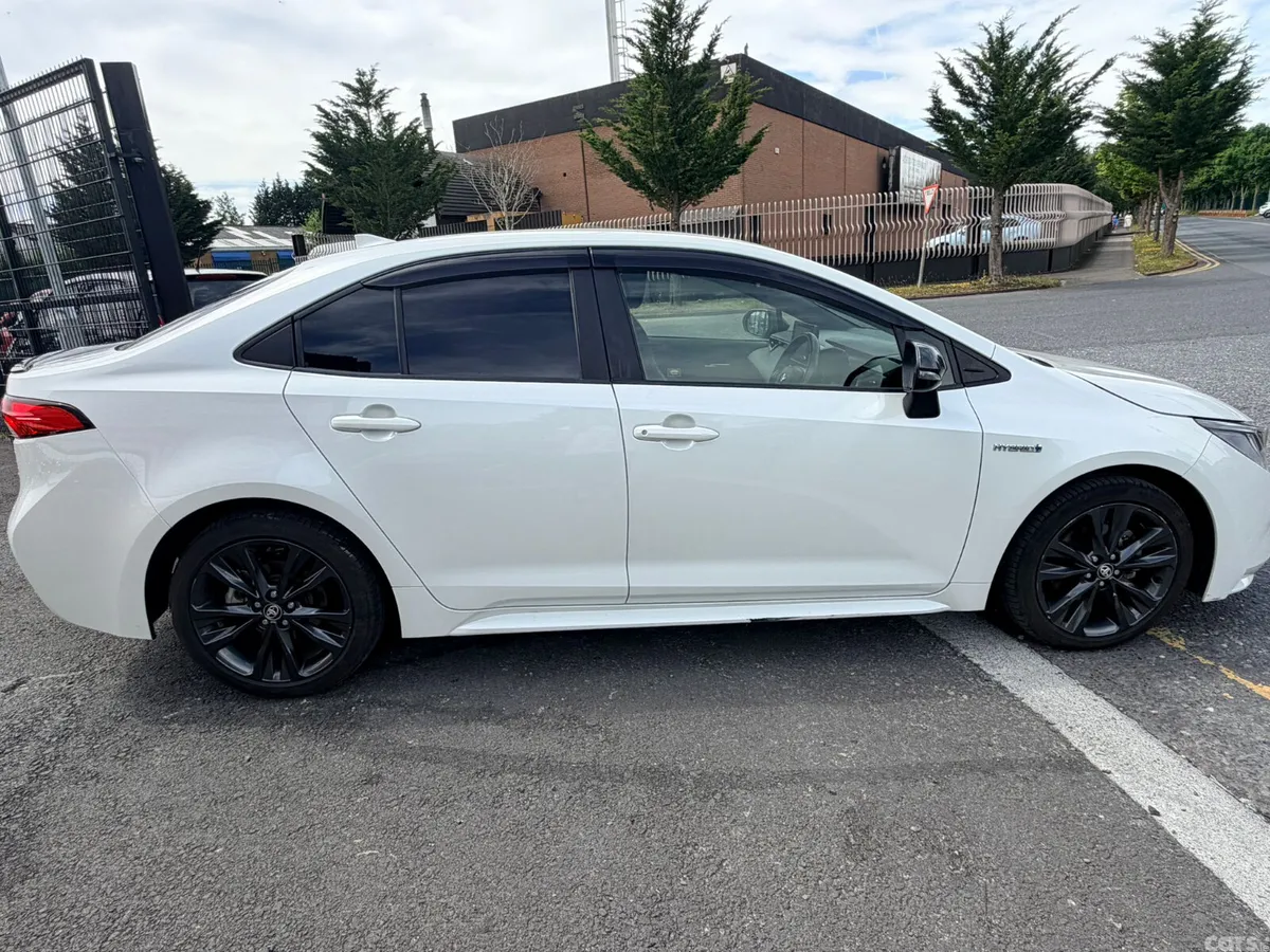 Toyota Corolla Saloon, Petrol Hybrid, 2020, White