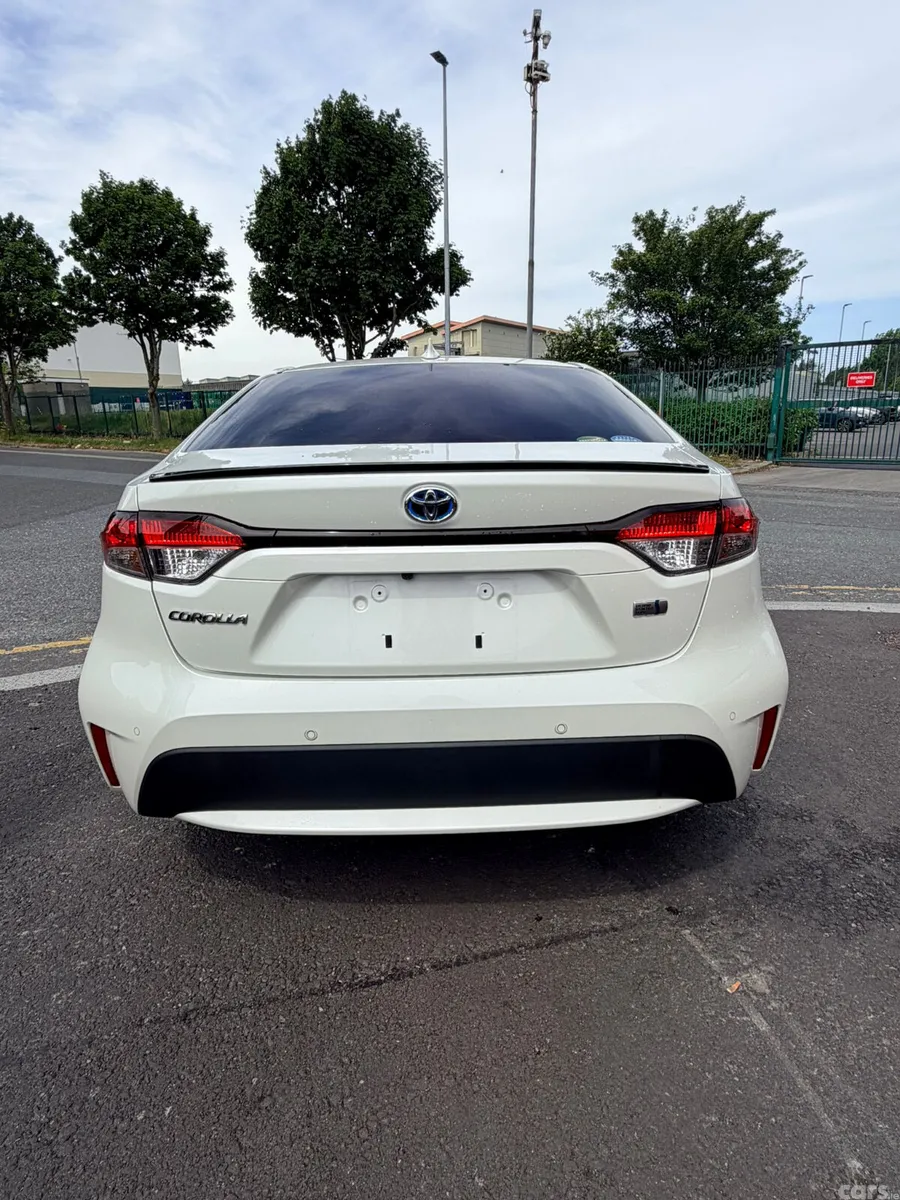 Toyota Corolla Saloon, Petrol Hybrid, 2020, White