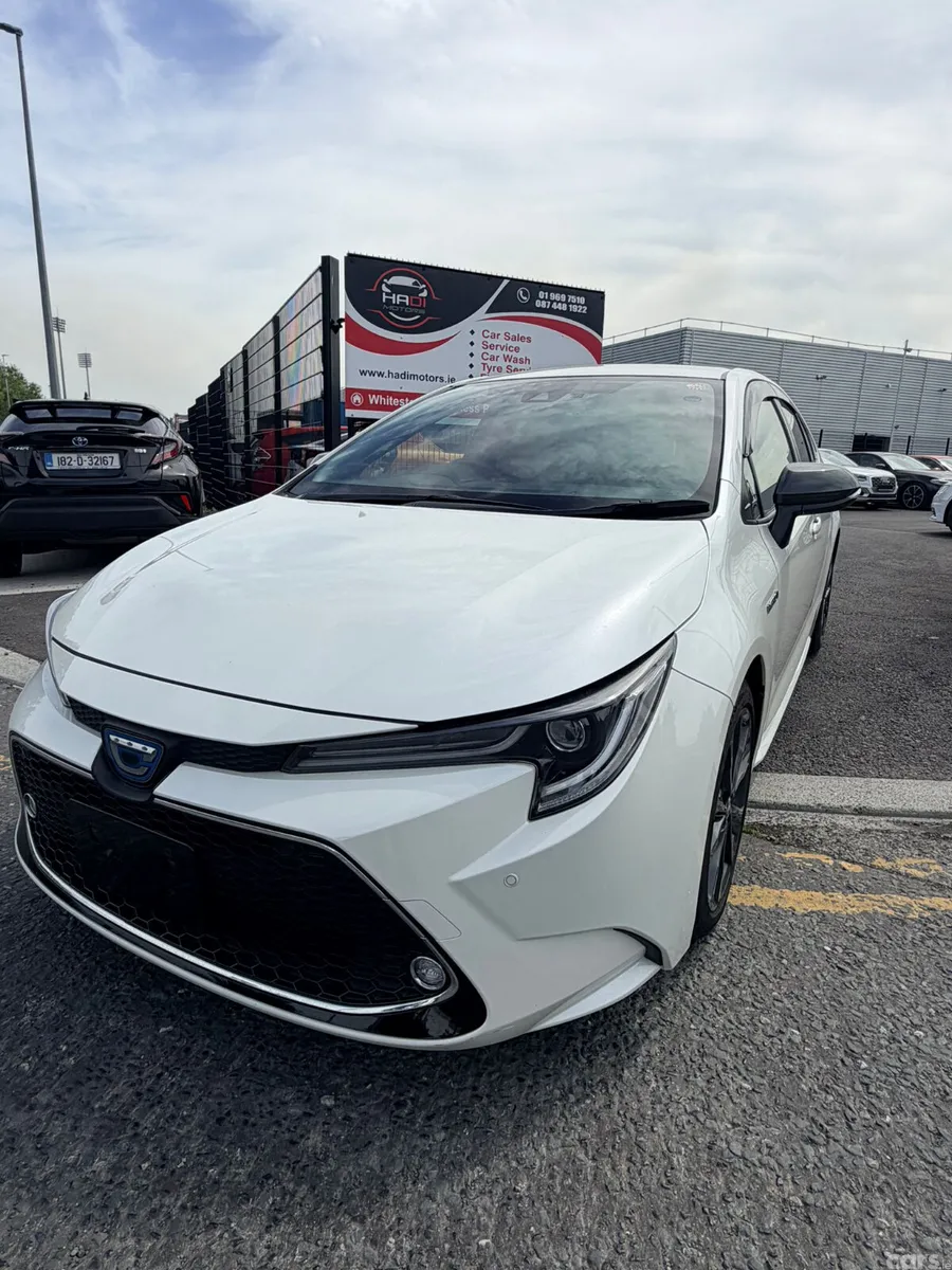 Toyota Corolla Saloon, Petrol Hybrid, 2020, White